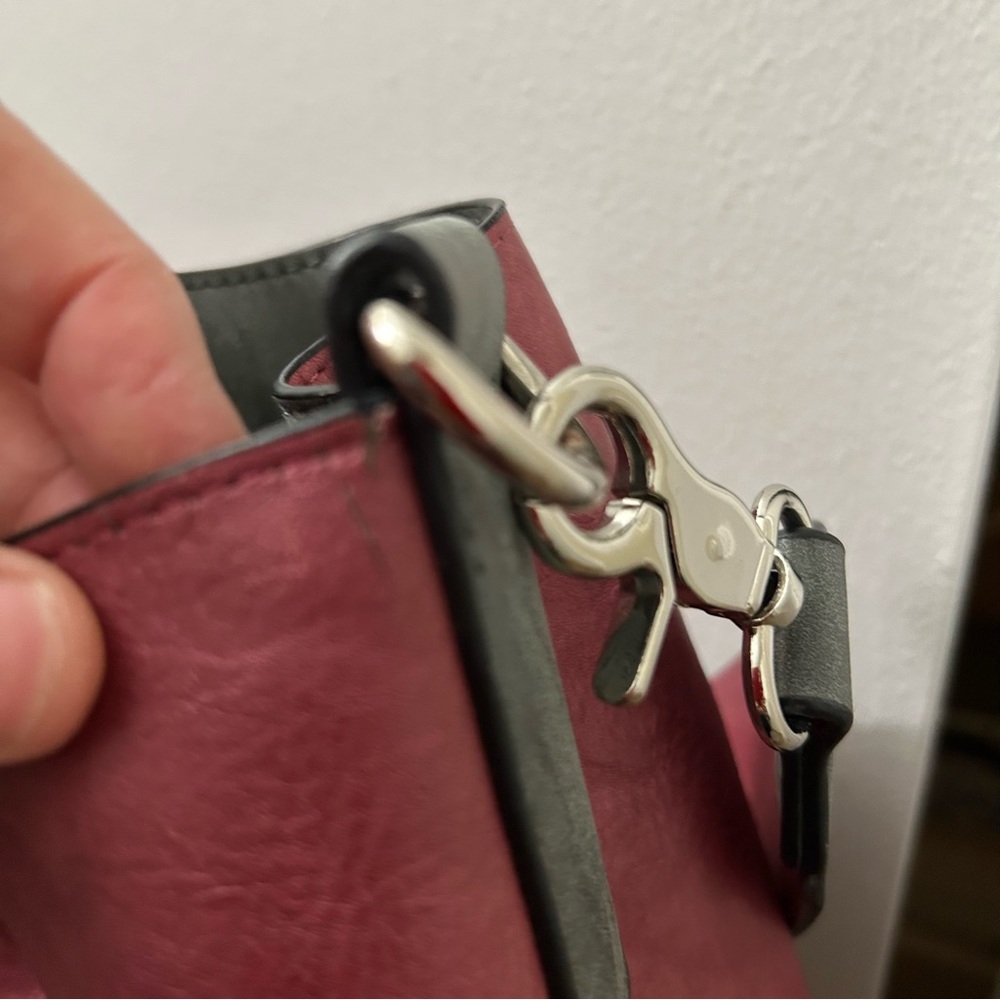 SYDNEY LOVE - Reservable Hobo Bag with Crossbody set. Grey and Burgundy/Rose - Picture 11 of 14